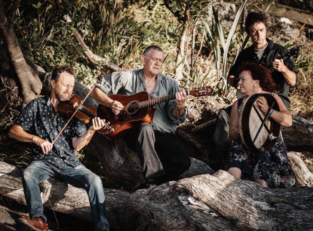 Gráinneog is Waiheke's finest folk band. The band is for hire for Waiheke weddings, and any other general entertainment around Waiheke and Auckland. In this photo they are playing outside on the beach.
